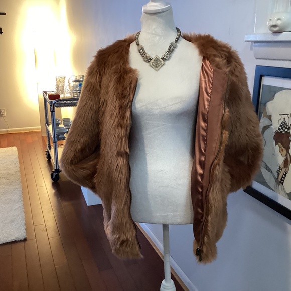NWT forever 21 faux fur jacket BRONZE. FLUFFY MEDIUM. - Picture 12 of 14